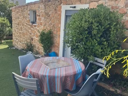 loue t2 meuble + jardin a ́l’annee