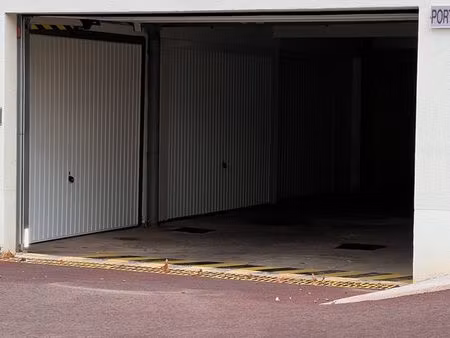 parking sous terrain a louer centre port