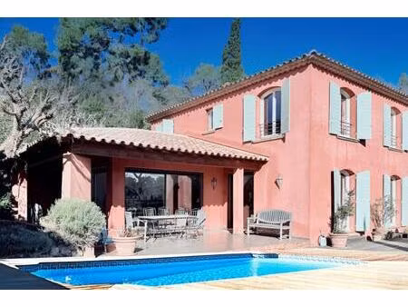villa d'architecte t6 de 180 m2 sur 1100 m² avec piscine et garage