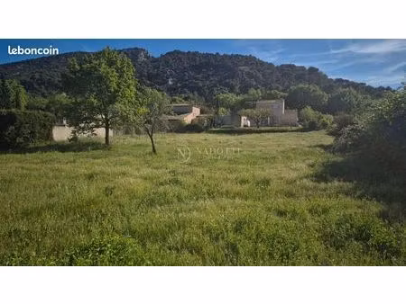 terrain 1972 m² robion