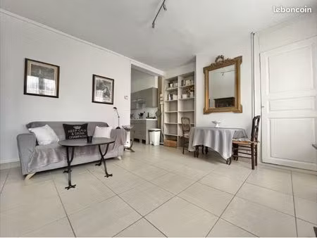 loue f2 proche cathédrale entièrement meublé