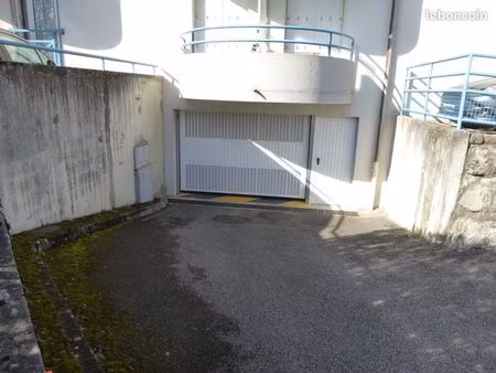 garage fermé et sécurisé à louer – annecy-le-vieux (secteur poste/intermarché)