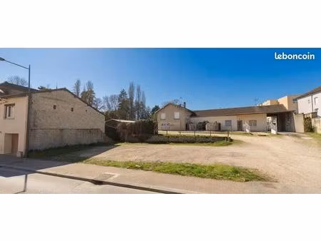 terrain à louer – bonne visibilité