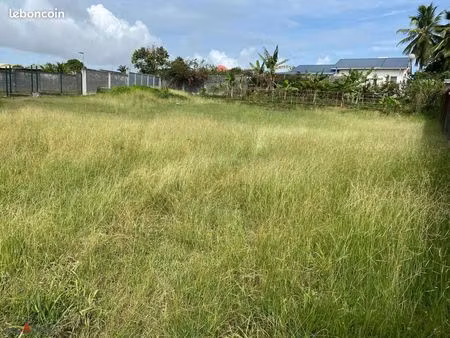 terrain 923 m² baie-mahault