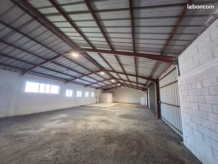 bâtiment de stockage 350m2