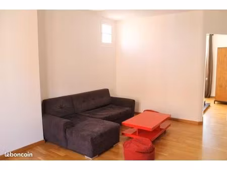 equipements : lave-linge  four  plaque de cuisson  vaisselle  canapé lit  réfrigérateur  r