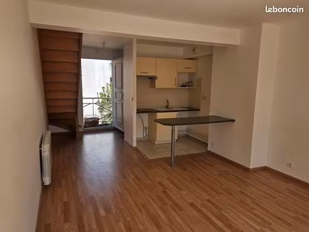 duplex lumineux avec balcon  parking et cave — à deux pas du centre-ville et de la gare