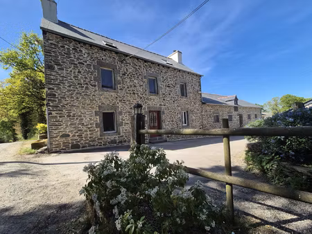 charmant corps de ferme avec deux habitations et nombreuses