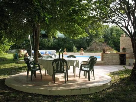 maison 130 m2 sur plus de 5 hectares de bois et prairie.