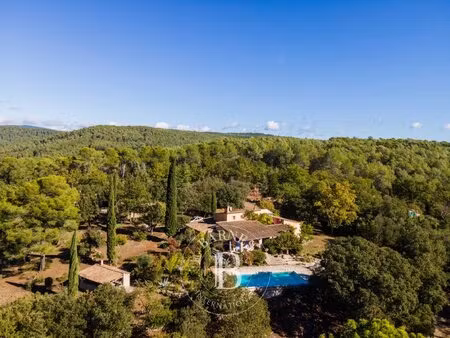 entrecasteaux – bastide provençale de caractère avec piscine  maison d’amis et fort...