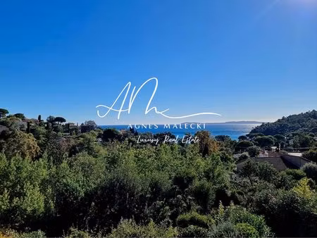 propriété de + de 3 400m2 face à la mer à pramousquier