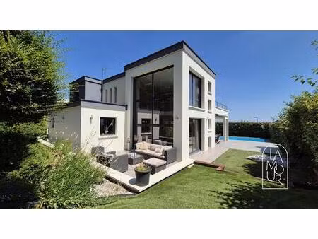 superbe maison moderne avec piscine a daix