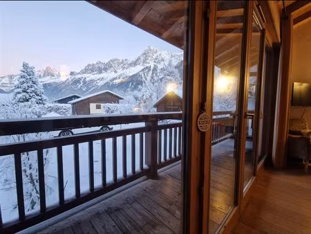 appartement rare de style chalet avec vue panoramique sur la chaîne de montagnes du...