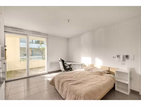 en exclusivité : studio de 26 m2 situé au 1er étage à castan
