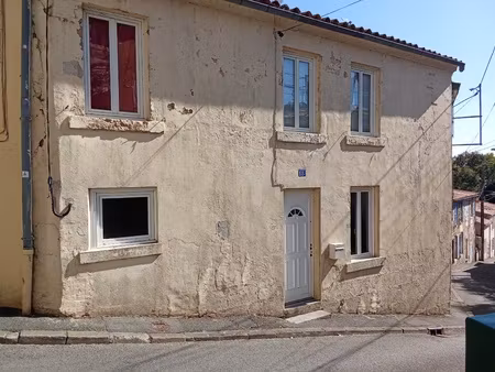 maison de ville avec jardin à vendre à fontenay-le-comte