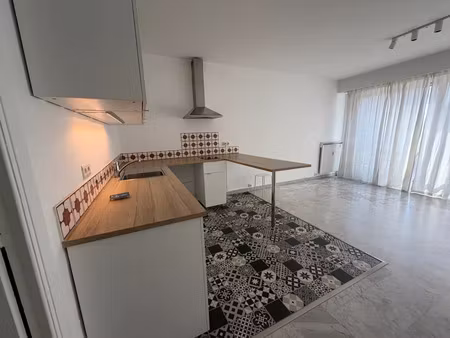 location appartement 1 pièces 33m2 marseille 6eme (13006) - 650 € - surface privée