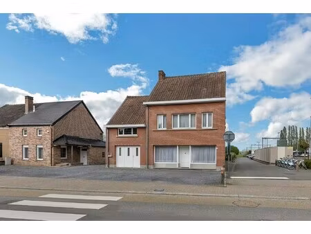 handelspand met woonst te koop centraal te galmaarden