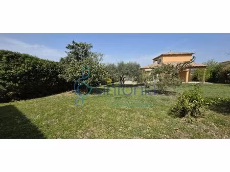 villa familiale avec jardin à collias