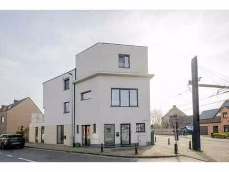 gerenoveerde handelswoning te koop in zwijnaarde