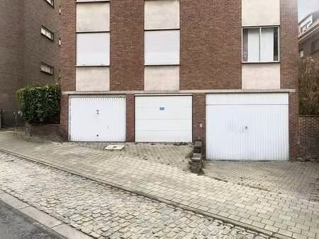 emplacement de parking couvert - proche de forest national