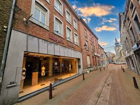 commerce + habitation 3 ch. au centre de florennes