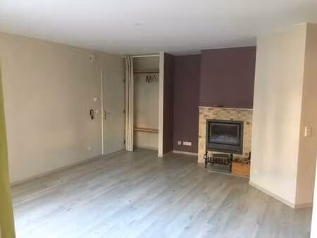 appartement 1 ch. avec cheminée à ottignies