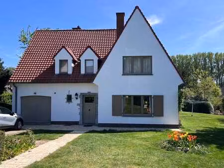 maison familiale lumineuse dans quartier calme