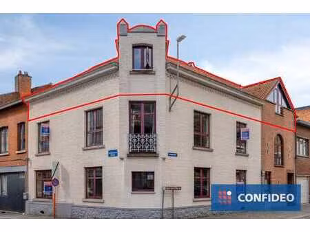 ruim dakappartement in kleine residentie