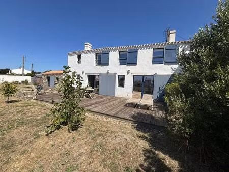 une agence a noirmoutier
