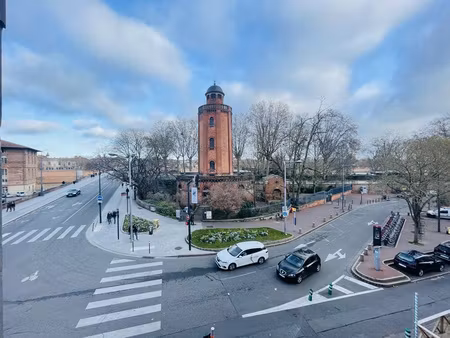 quartier saint cyprien : grand t2 avec vue sur le pont neuf