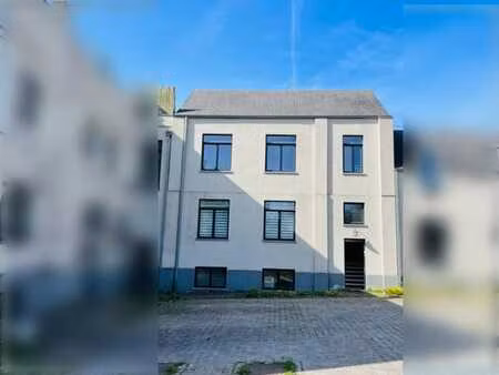 vaste maison sur 4 niveaux rénovée en 2009 - 3 ch et 3 sdb