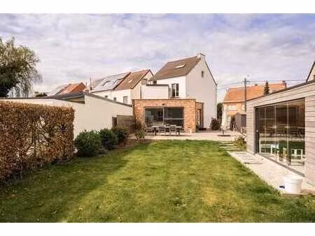 maison familiale spacieuse avec caractère et beau jardin !
