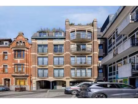 appartement spacieux 3 chambres à berchem-sainte-agathe