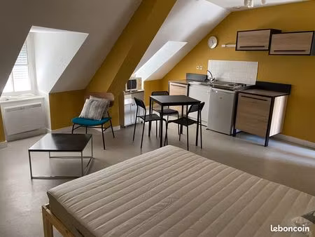 a louer studio au 3ème étage à fougères
