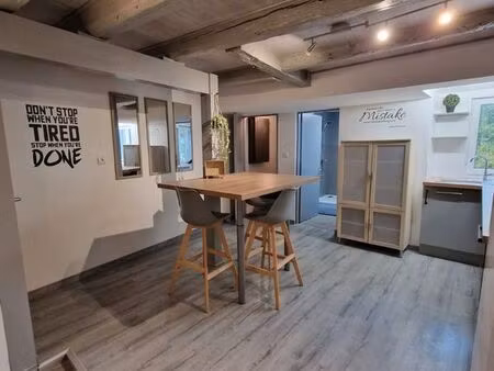 f2 42 m² – entierement rénové – toutes charges incluses