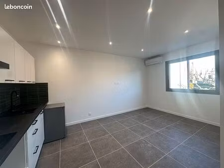 studio 1 pièce 28 m²