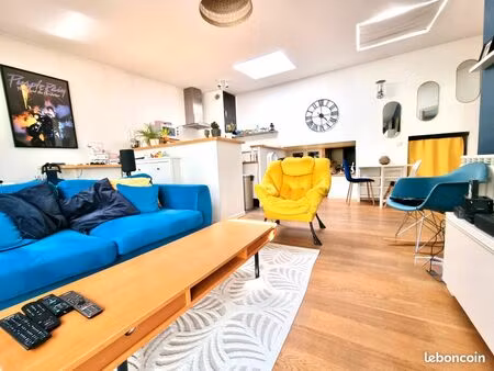 t3 meublé au calme avec terrasse et parkings – charges incluses