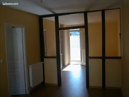 t2 45m² av victor hugo