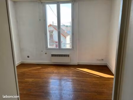 f2 à louer proche gzre rer c villeneuve le roi