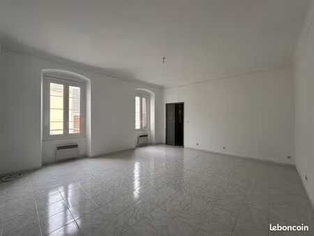 appartement t4 avec balcon à bastia (centre ville)