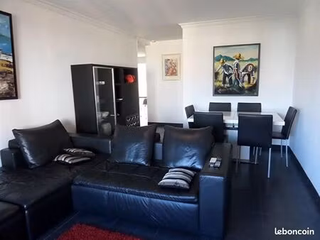 avec wc  coin buanderie doté de lave-linge séchant