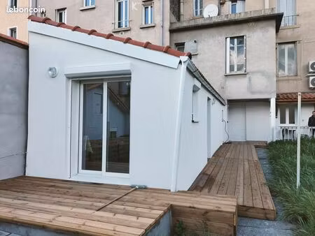 grand studio meuble avec terrain privatif