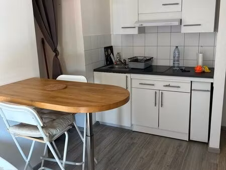 loue lumineux et spacieux f2 refait