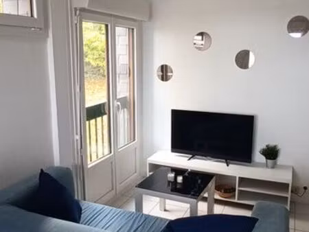 studio meublé avec coin chambre