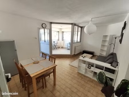 t3 meuble de 54m2 avec terrasse fermée + parking proche facultés