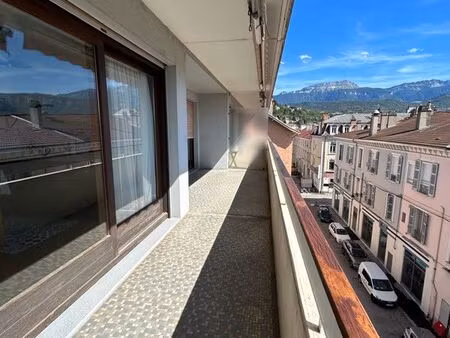 joli appartement en plein centre ville