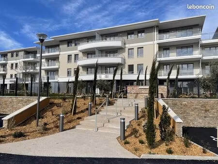 t2 récent avec terrasse & double parking – vue dégagée