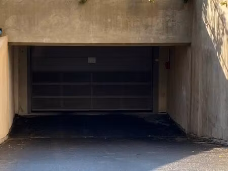 garage moto securise immeuble