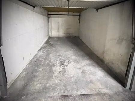 garage/box fermé à louer