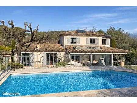 villa 7 pièces 196 m²